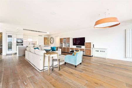 A rare, full width river front three bedroom apartment in the sought after Riverside Quarter development. - Photo 3