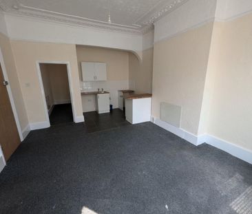 1 bedroom ground floor flat to rent - Photo 2