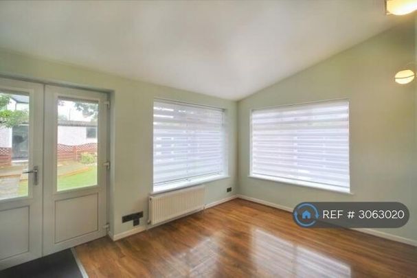 3 bedroom semi-detached house to rent - Photo 1