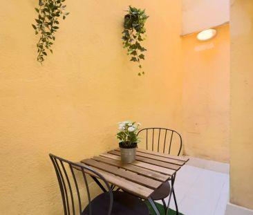 Rooms for rent in 3-bedroom apartment in El Guinardó - Foto 5