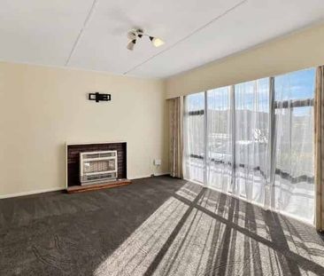 Pet Friendly - 4Bedroom Family Home in Wainuiomata - Photo 3