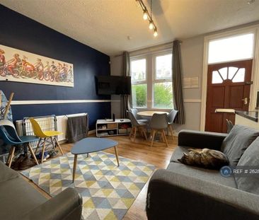 1 bedroom in a house share to rent - Photo 2