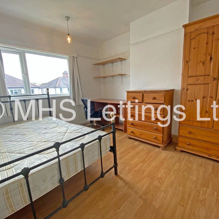 8 Trenic Crescent, Leeds, LS6 3DL - Photo 1