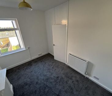 Bulkington Road, Bedworth, Warwickshire - Photo 2