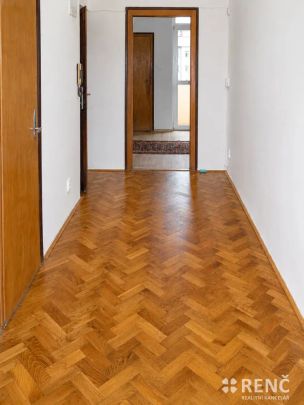 Pronájem prostorného bytu 2+kk s balkonem v bezprostřední blízkosti centra Brna na ulici Štefánikova - Photo 1
