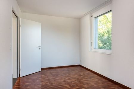 Modern and lake-side living - Your search ends here - Photo 2