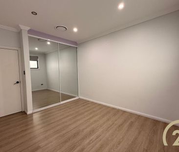 Stylish & Spacious 5 Bedroom Duplex in Prime Location&excl; - Photo 3