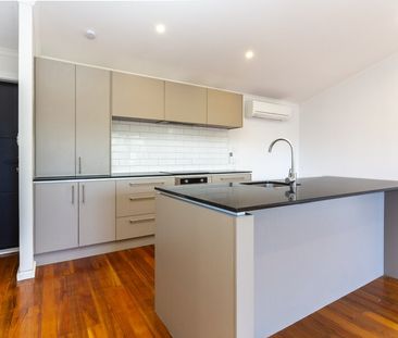 Modern 4-Bedroom Home for Rent in North New Brighton - Photo 5