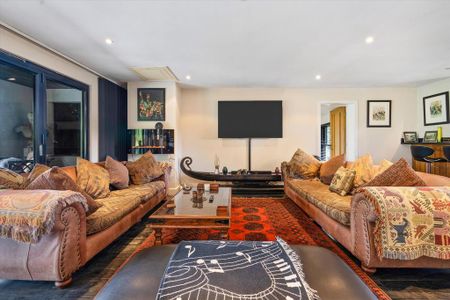 6 bedroom detached house to rent - Photo 3