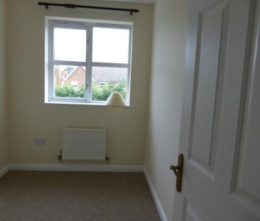 3 bedroom semi-detached house to rent - Photo 5