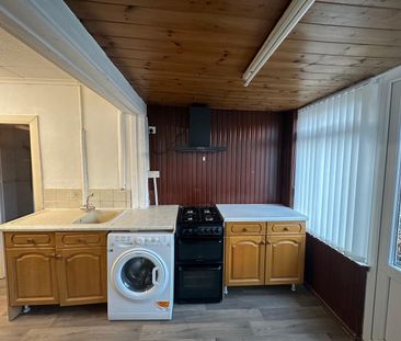 Room in a Shared House, Fox Green Crescent, B27 - Photo 2