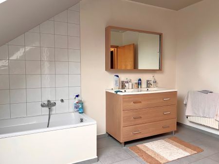 Woning met 3 slaapkamers, tuin en garage. - Photo 5