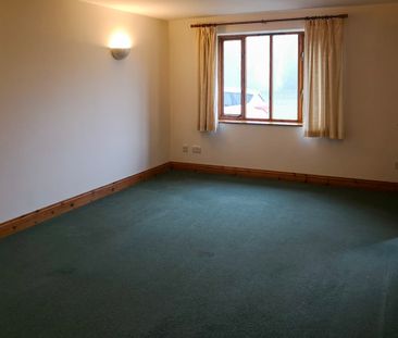 The Stables, Wadesmill, Ware - Photo 2