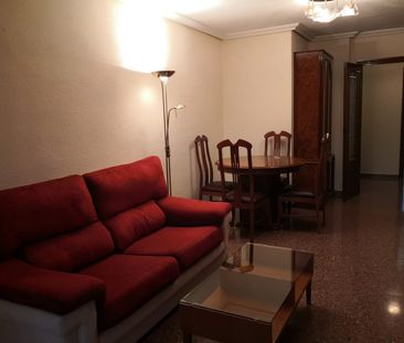 SE ALQUILA PISO /SOLO FUNCIONARIOS CON SOLVENCIA ECONOMICA/ NO MASC... - Photo 2
