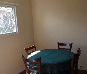 3 Bedroom fully fenced with security gate,archgola - Photo 5