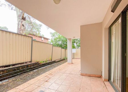 Modern Apartment with a Courtyard - Photo 2