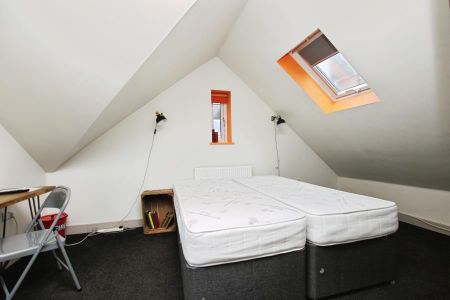 5 bedroom townhouse to rent - Photo 2