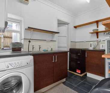 1 bedroom ground floor flat to rent - Photo 1