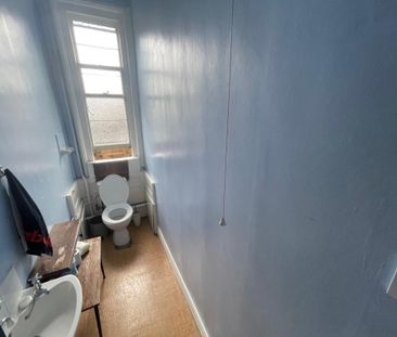 Flat 2 Woodhouse Cliff, Leeds, LS6 - Photo 6