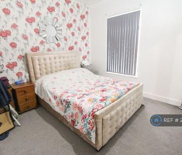 4 bedroom terraced house to rent - Photo 5