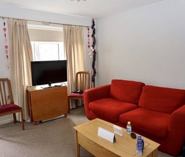 Illustrious Close, Walderslade. ME5 - Photo 2