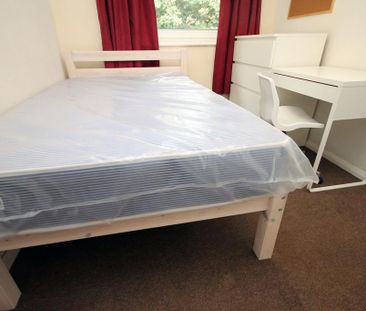 4 bedroom terraced house to rent - Photo 5