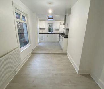 3 bedroom terraced house to rent - Photo 6