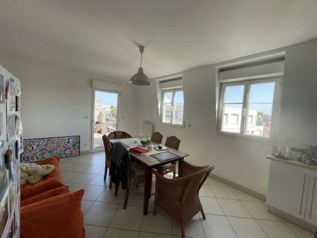 Location Appartement 4 pièces 139m² BORDEAUX 33000 - Photo 3