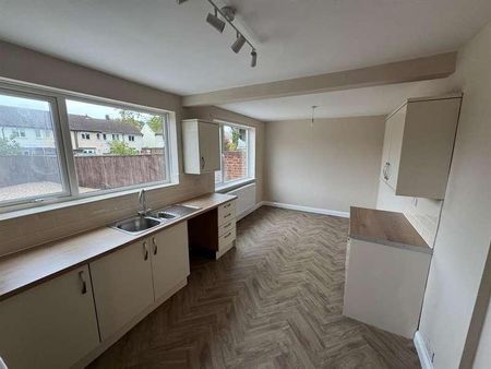 Farndale Green, TS19 - Photo 2