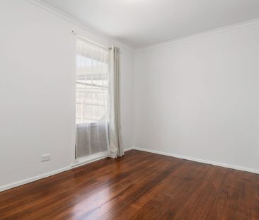 Beautifully renovated 3 bedroom family home - Photo 2