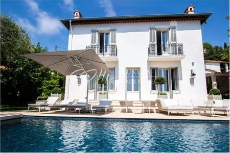 Vivre à Eze : Villa familiale avec beau jardin, piscine et annexe - Photo 3