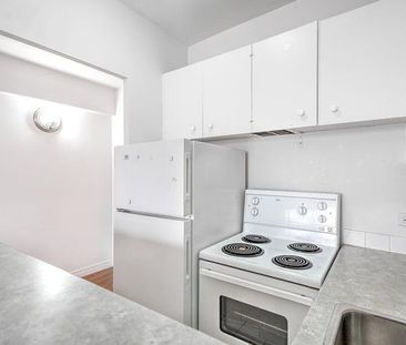 Private Basic - McGill Ghetto - Photo 3