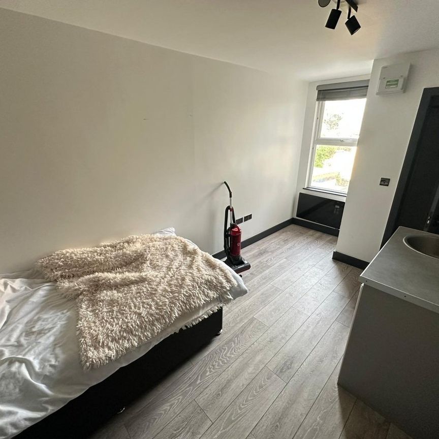 Studio Flat, Neuchatel Road, SE6 - Photo 1