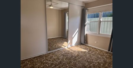 Views to the Hunter River.. Retro Fitout… Updated Bathroom - Photo 4