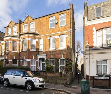 1 bedroom property on the top floor of a period conversion close to a tube - Photo 1