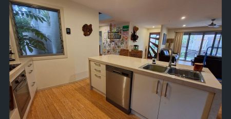 Conveniently located 3 bedroom Home in Toormina - Photo 4