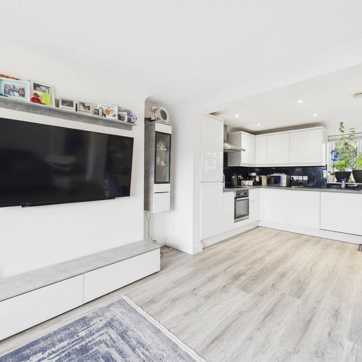 4 bedroom maisonette to rent - Photo 1