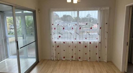 Spacious 5-Bedroom House for Rent in Central Forrest Hill - Photo 5