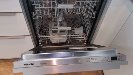 URANIA: 3 Zimmer mit hofseitiger Terrasse in Ruhelage: Luxus pur in Citynähe - Photo 5