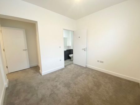 Peterborough - Photo 2