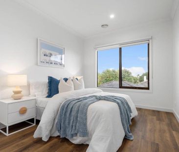 BAYSIDE LUXURY | STYLE AND CONVENIENCE - Photo 3