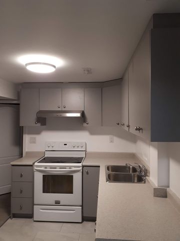 For Lease - 65 Canarvan Court, Brampton, Ontario - Photo 2