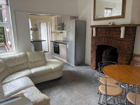 4 bedroom terraced house to rent - Photo 1