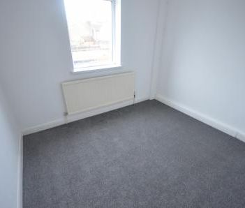 3 bedroom Terraced House To Let - Photo 2