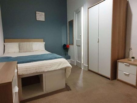 1 bedroom in a house share to rent - Photo 4