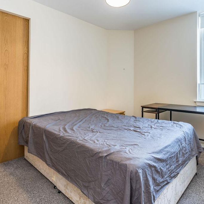 3 bedroom flat to rent - Photo 1