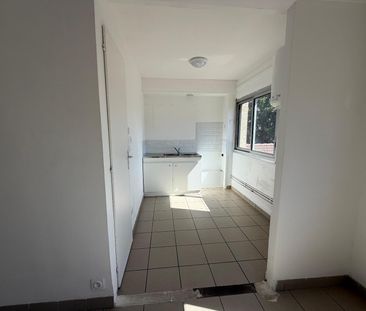 Location Appartement 1 pièce 33m² VAULX EN VELIN 69120 - Photo 3