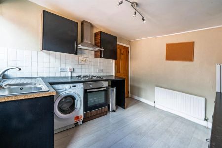 2 bed flat to rent in Sanderson Road, Newcastle Upon Tyne, NE2 - Photo 4
