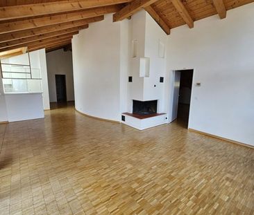 grosse 3.5-Zimmer-Dachwohnung mit eigenem Waschturm - Photo 4