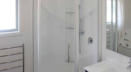 Modern Three Double Bedroom Home - Photo 4